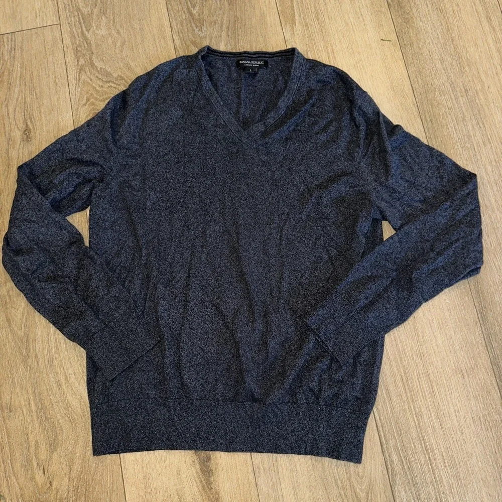 Banana Republic Men's Sweater Large‎ Gray V Neck Silk Cahmere Luxury Blend